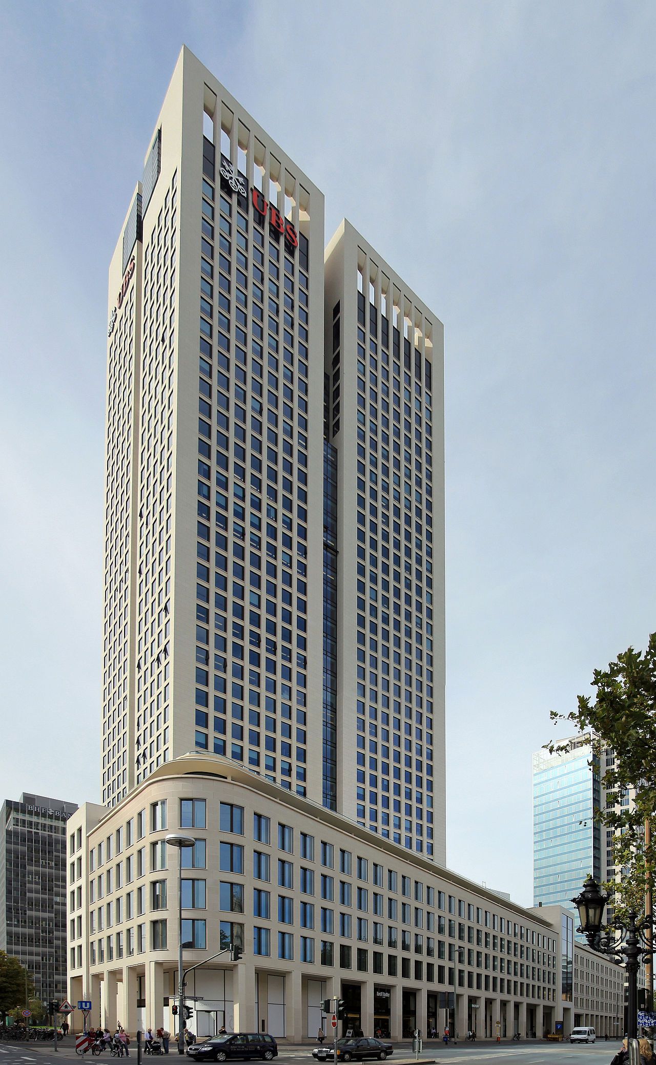 Opernturm-Frankfurt-2010-Ffm-b.jpg