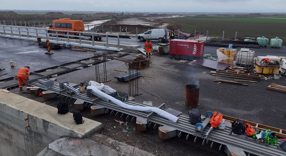 Screenshot 2025-12-02 at 21-45-57 (49) Autostrada A7 Focșani-Bacău Lot 1 Segment Garoafa-Tișița Stadiu lucrări la 01.12.2025 UMB - YouTube.png