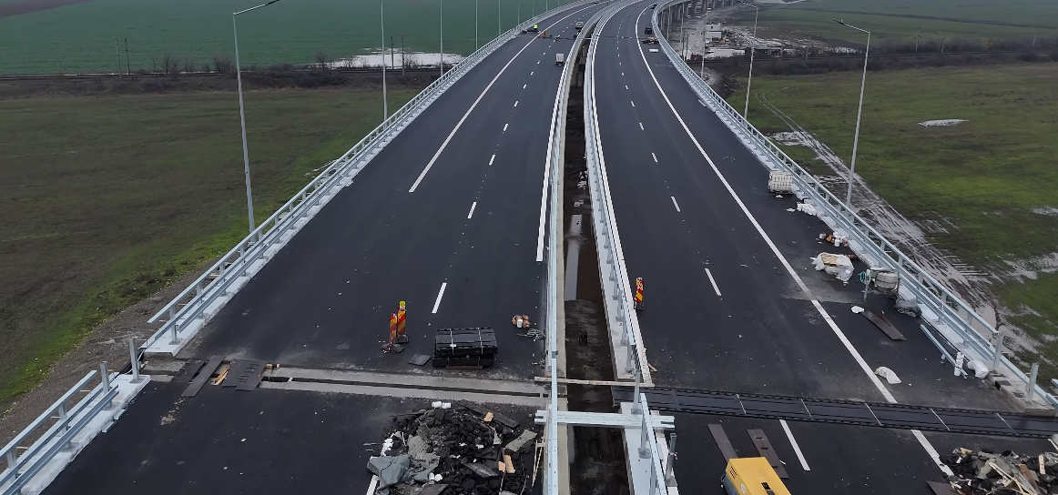 Screenshot 2025-12-02 at 21-56-17 (49) Autostrada A7 Focșani-Bacău Lot 1 Segment Garoafa-Tișița Stadiu lucrări la 01.12.2025 UMB - YouTube.png